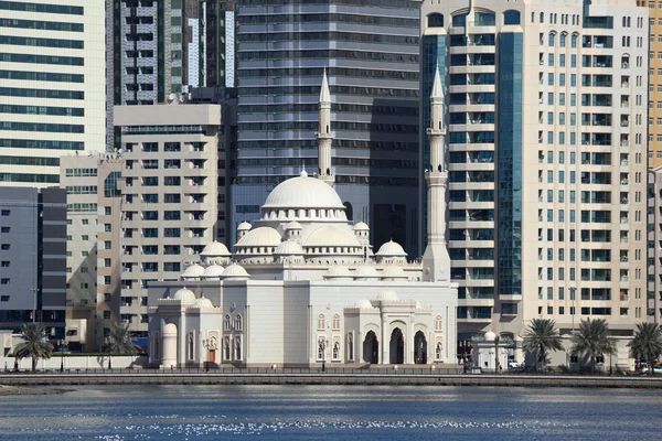 Mezquita en Sharjah City, Emiratos Árabes Unidos — Foto de Stock