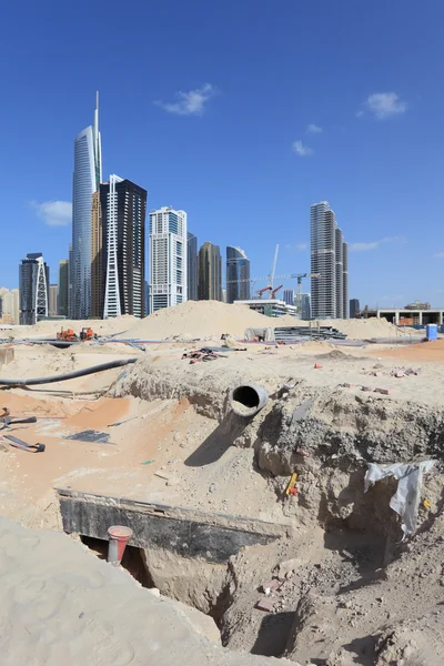 Staveniště v jumeirah lake towers v Dubaji — Stock fotografie
