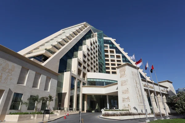 Hôtel Raffles sur le thème égyptien à Dubaï — Photo
