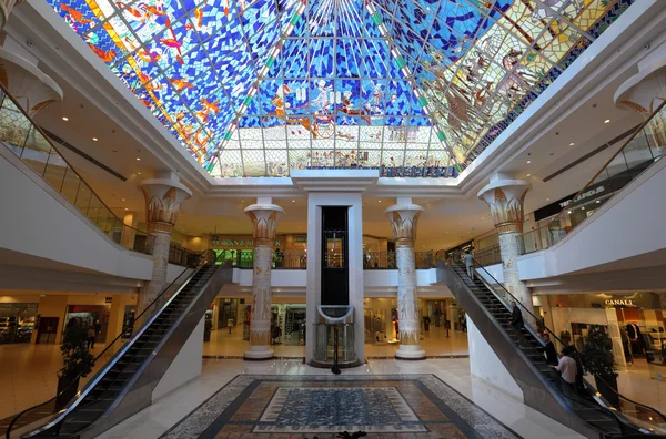 Egyptische thema wafi mall in dubai — Stockfoto