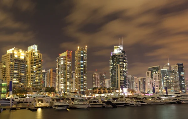 Дубай Марина ночью — стоковое фото