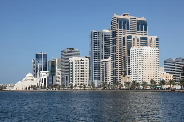 Sharjah stadssilhuetten, Förenade Arabemiraten — Stockfoto