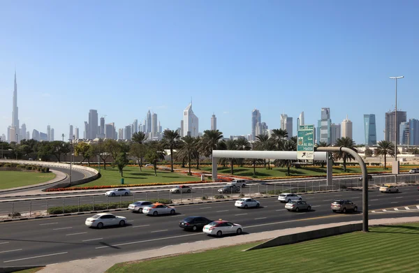 Autostrada e skyline di Dubai — Foto Stock