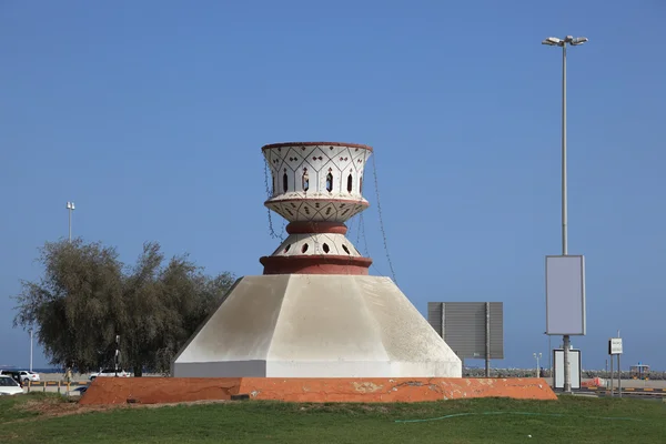 Monumentet på en rondell i fujairah, Förenade Arabemiraten — Stockfoto