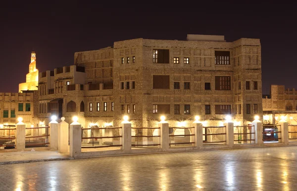 Souq Waqif illuminato di notte, Doha Qatar — Foto Stock