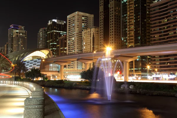 Станция метро на улице Шейх Зайед, Дубай . — стоковое фото