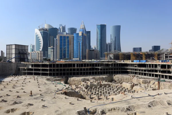 Строительная площадка в центре Дохи, Катар — стоковое фото