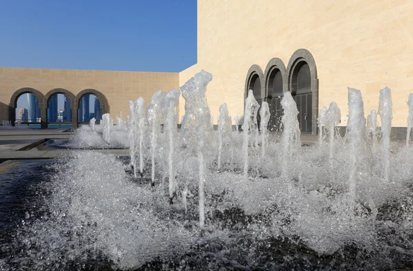 在卡塔尔的多哈伊斯兰艺术博物馆的喷泉 — 图库照片
