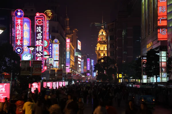 Нанкінська вночі, Шанхай Китаю — стокове фото