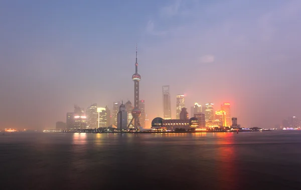 Skyline van pudong's nachts. Shanghai china — Stockfoto