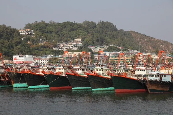 Połowów statków w porcie cheung chau, hong kong — Zdjęcie stockowe