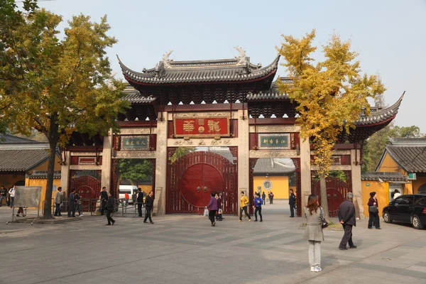 Храм Лонхуа в Шанхае, Китай — стоковое фото