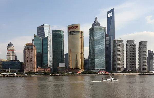 Şanghay - pudong finans bölgesi içinde gökdelenler — Stok fotoğraf