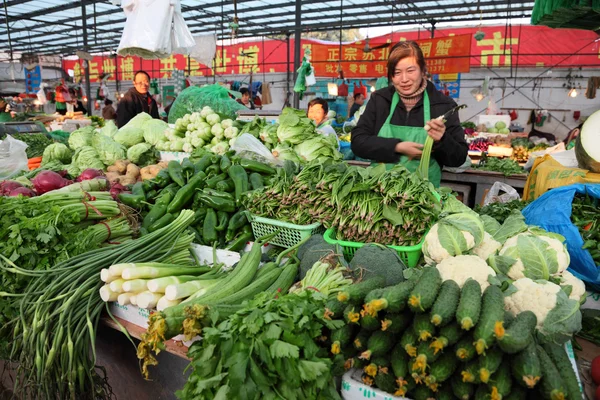 Mercado de verduras en Shanghai, China — Foto de Stock