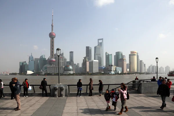 Camminando sul Bund, Shanghai — Foto Stock