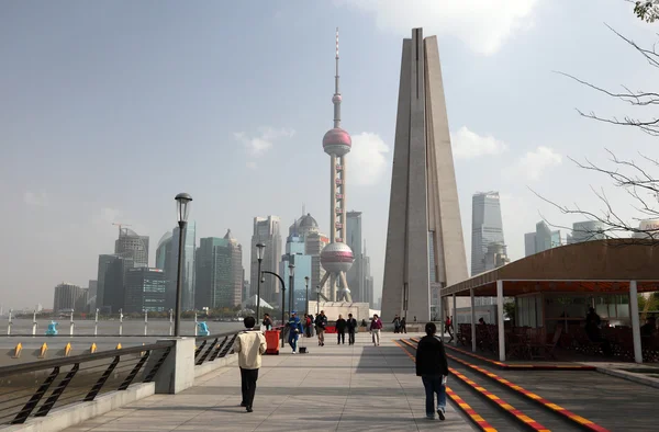 Wandelen op de bund, shanghai china — Stockfoto