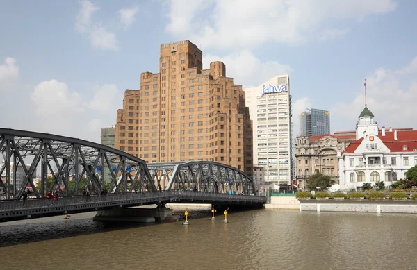 The Waibaidu Bridge (Garden Bridge) in Shanghai, China — Stock Photo, Image