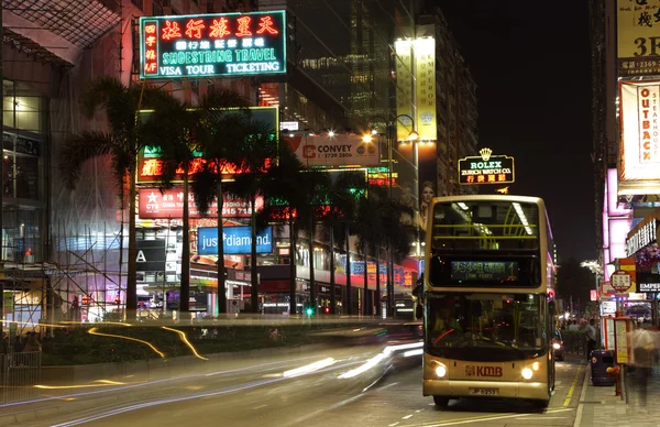 Nathan road in hong kong kowloon nachts — Stockfoto