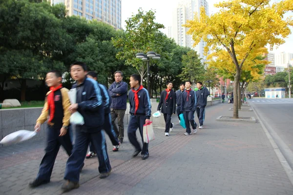 Grupa młodych pionierów w Szanghaju, Chiny — Zdjęcie stockowe