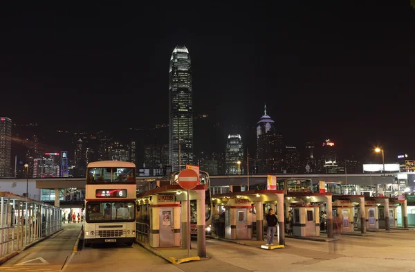 Stazione degli autobus a Tsim Sha Tsui Ferry Terminal a Hong Kong — Foto Stock