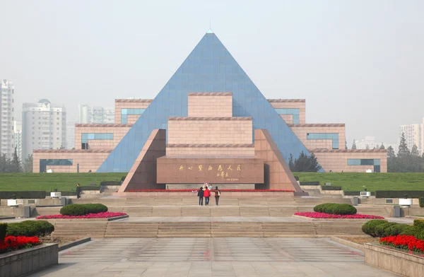 Monumento al cimitero dei martiri di Long Hua a Shanghai, Cina — Foto Stock