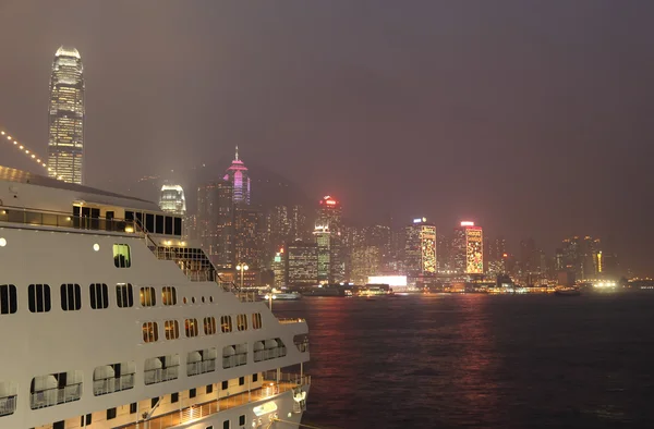 Horizonte de Hong Kong iluminado por la noche — Foto de Stock