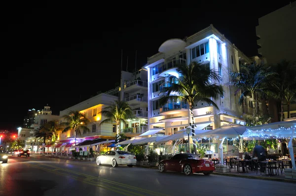 Miami South Beach Art-Deco-Viertel bei Nacht, Ozeanfahrt — Stockfoto