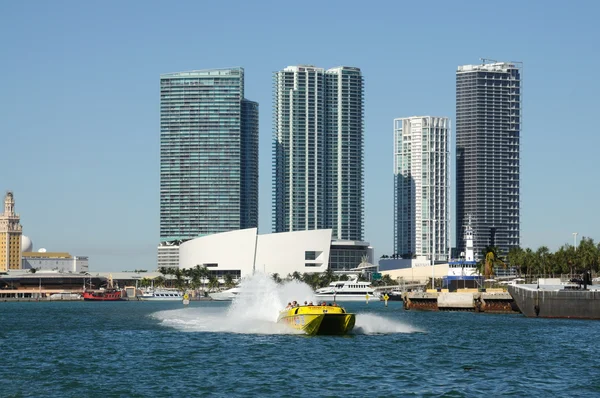 Tourists having fun in the speed boat, Miami Florida — Stock Photo, Image