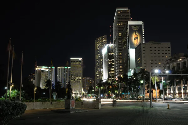 Biscayne boulevard in miami's nachts, florida — Stockfoto