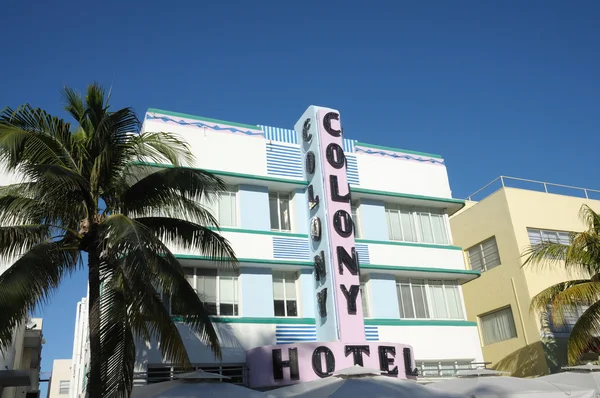 Отель Колони арт-деко в Саут-Бич Майами — стоковое фото
