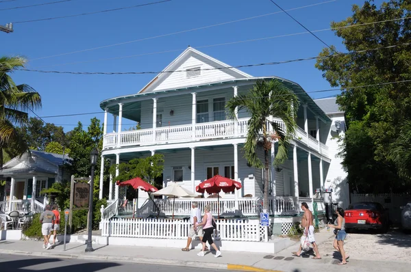 Традиционный дом на Дюваль-стрит, Ки-Уэст, Флорида — стоковое фото