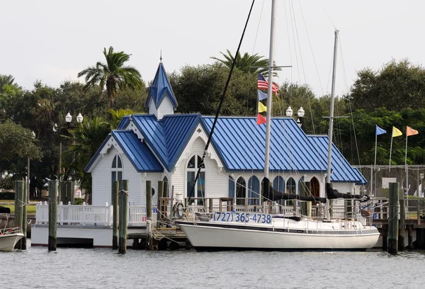 Πλωτή εκκλησάκι από τον κόλπο, την Αγία Πετρούπολη της Φλόριντα των ΗΠΑ — Φωτογραφία Αρχείου