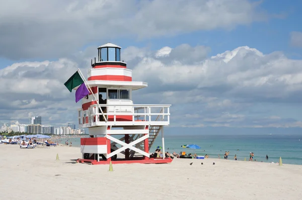 Rettungsschwimmturm am miami south beach, florida usa — Stockfoto