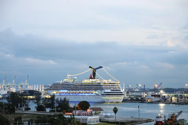 Navios de cruzeiro em Port of Miami, Florida — Fotografia de Stock