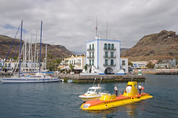 Submarino amarelo em Puerto de Mogan, Grand Canary Island — Fotografia de Stock