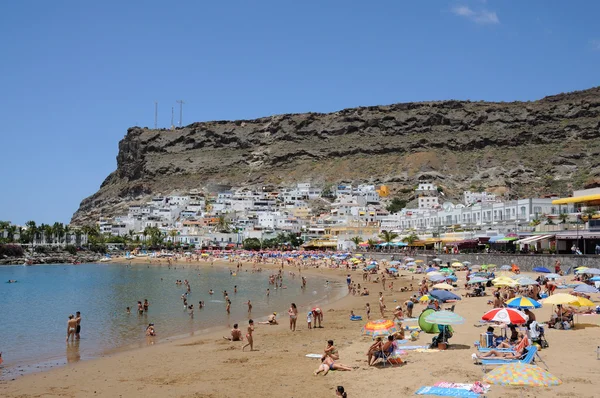 Strand in puerto de mogan, grand Canarische eilanden — Stockfoto
