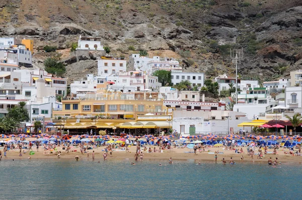 Strand in puerto de mogan, grand Canarische eiland Spanje — Stockfoto