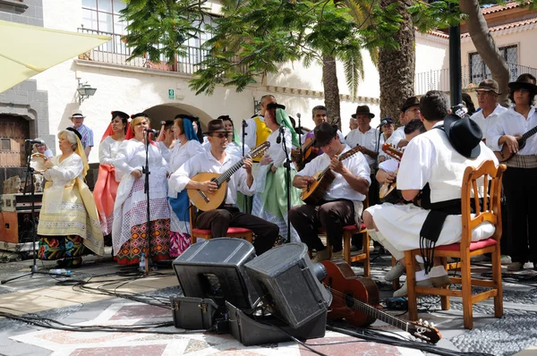 Cantores tradicionais em Pueblo Canario, Doramas Park, Las Palmas de Gran Canaria — Fotografia de Stock