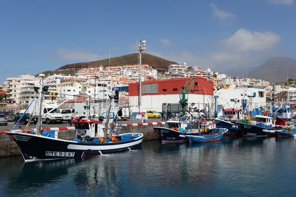 Barcos de pesca en el puerto de Los Cristianos, Islas Canarias Tenerife — Foto de Stock