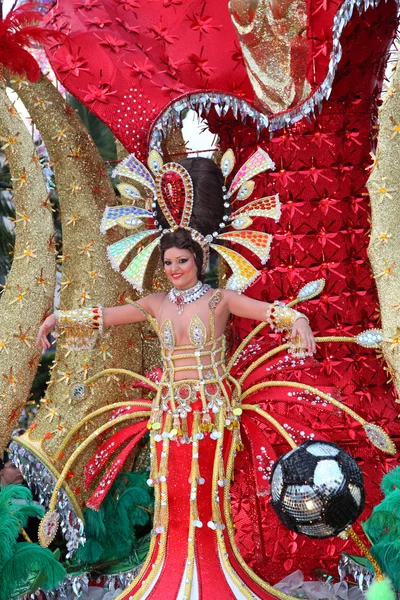 サンタ ・ クルス ・ デ ・ テネリフェのカーニバル 2011年: 衣装の女性 — ストック写真