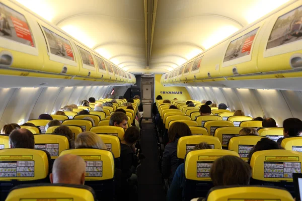 Insidan av Ryanairs flygplan — Stockfoto