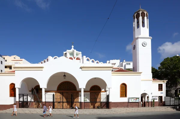 Церковь в Лос-Кристианосе, Канарский остров Тенерифе — стоковое фото