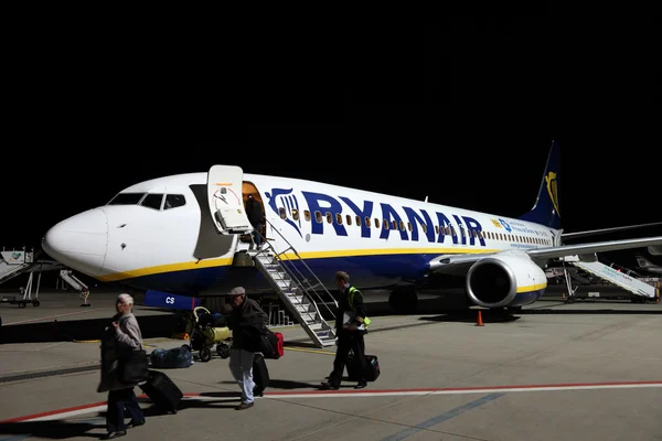 Ryanair repülőgép a repülőtér a Frankfurt Hahn, Németország — Stock Fotó