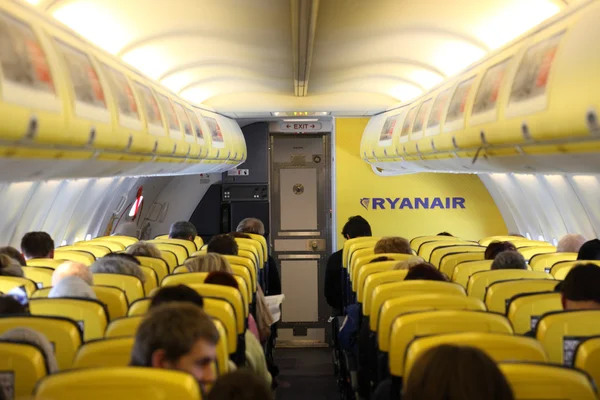 Insidan av Ryanairs flygplan — Stockfoto