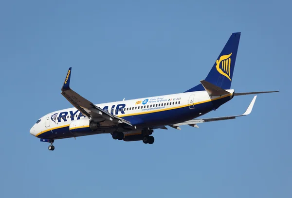 Ryanair légitársaság repülőgép közelít a leszállás a repülőtéren Fuerteventura, Canary Islands Spain — Stock Fotó