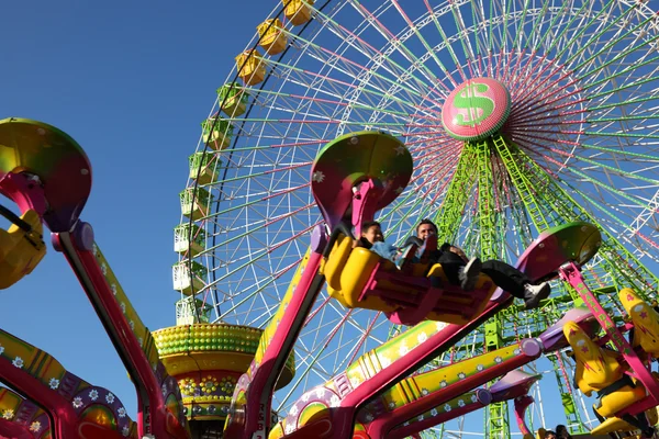 Amusement park ride in Santa Cruz de Tenerife, Spain — Stock Photo, Image