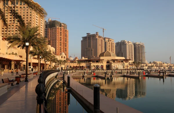Promenade in de parel, doha, qatar — Stockfoto