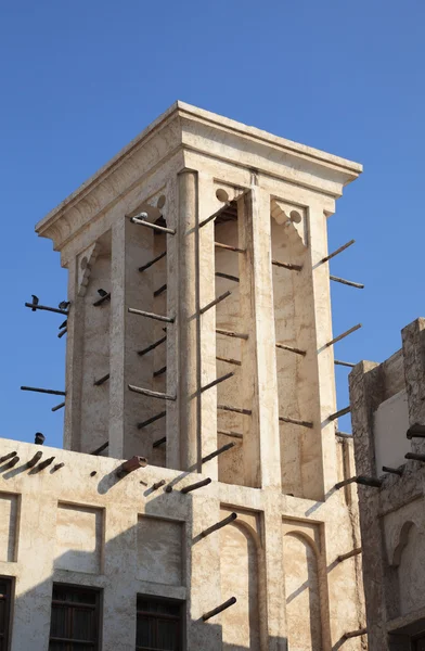 ドーハ、カタールでの伝統的な風の塔 — ストック写真