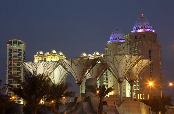 Doha centrum in de schemering, qatar — Stockfoto