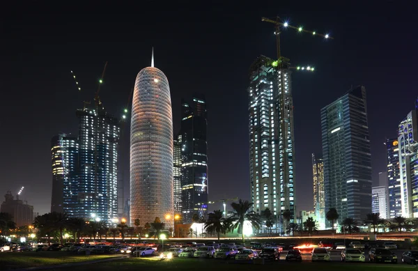 Doha centro de West Bay à noite, Qatar, Oriente Médio — Fotografia de Stock